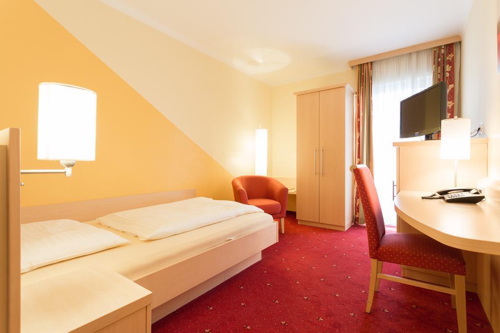 Hotel Restaurant Boeck "Roter Hahn" Sankt Poelten Luaran gambar